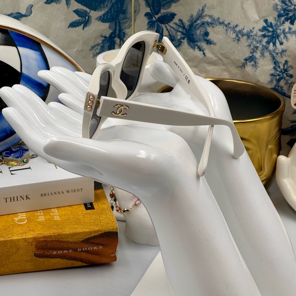 🆕 CHANEL 🧿 NWOT 5482-H Square Acetate Pearl CC Square Sunglasses, White - Picture 15 of 16